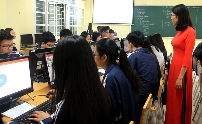 Cô May nói: &quot;Tôi nhận thức vai trò của người giáo viên không chỉ là dạy học mà là người truyền cảm hứng cho học sinh&quot;. Ảnh: NVCC.