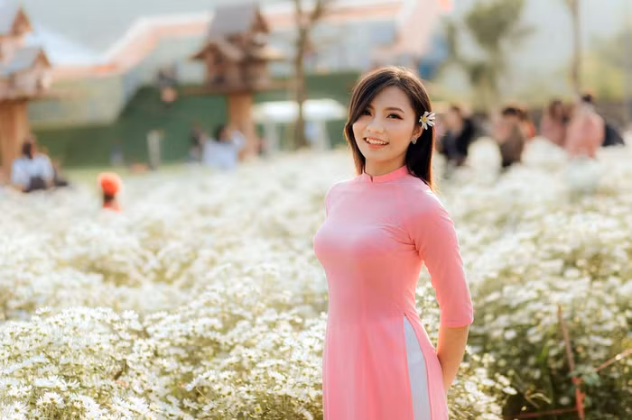 Phan Thị Hồng Mai (sinh năm 1996) - Cựu sinh viên Chương trình tiên tiến ngành Kỹ thuật cơ khí, Khoa Quốc tế của Trường Đại học Kỹ thuật Công nghiệp (Đại học Thái Nguyên), hiện đang làm nghiên cứu sinh Tiến sĩ tại Đại học Quốc gia Gyeongsang (Hàn Quốc). Ảnh: NVCC. Phan Thị Hồng Mai (sinh năm 1996) - Cựu sinh viên Chương trình tiên tiến ngành Kỹ thuật cơ khí, Khoa Quốc tế của Trường Đại học Kỹ thuật Công nghiệp (Đại học Thái Nguyên), hiện đang làm nghiên cứu sinh Tiến sĩ tại Đại học Quốc gia Gyeongsang (Hàn Quốc). Ảnh: NVCC.