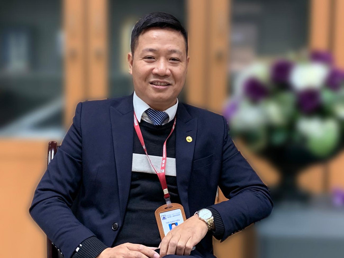 Thầy Năng chia sẻ: "Xác định đã gắn với nghề nghiệp của mình rồi thì hãy sống vì đam mê và bản thân tự nhận thấy tôi rất say nghề". Ảnh: Tùng Dương. Thầy Năng chia sẻ: "Xác định đã gắn với nghề nghiệp của mình rồi thì hãy sống vì đam mê và bản thân tự nhận thấy tôi rất say nghề". Ảnh: Tùng Dương.