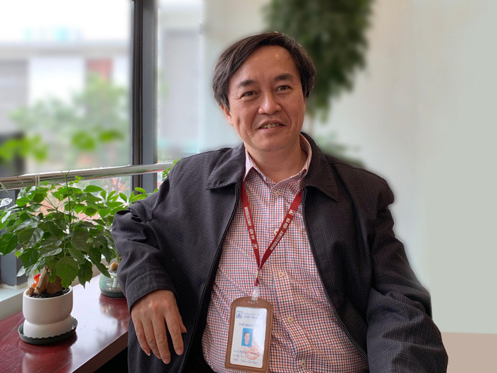 Thầy Vũ Anh cho biết: “Không bao giờ được phép xem qua đề thi rồi lao vào làm bài, điều này có thể dẫn đến việc suốt cả thời gian thi học sinh chỉ làm được 1 câu". Ảnh: Tùng Dương. Thầy Vũ Anh cho biết: “Không bao giờ được phép xem qua đề thi rồi lao vào làm bài, điều này có thể dẫn đến việc suốt cả thời gian thi học sinh chỉ làm được 1 câu". Ảnh: Tùng Dương.