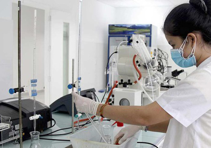 Theo Tiến sĩ Phan Đông Pha: "Việc đào tạo của chúng ta hiện nay chưa đủ hết các khâu, cũng có thể chưa “làm” đến nơi đến chốn ở một khâu nào đó trong cả một chương trình học kia khiến sinh viên bị hổng kiến thức. Ảnh: NVCC. Theo Tiến sĩ Phan Đông Pha: "Việc đào tạo của chúng ta hiện nay chưa đủ hết các khâu, cũng có thể chưa “làm” đến nơi đến chốn ở một khâu nào đó trong cả một chương trình học kia khiến sinh viên bị hổng kiến thức. Ảnh: NVCC.