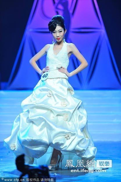 Một thí sinh lọt chung kết kém nhan sắc. Một thí sinh lọt chung kết kém nhan sắc.