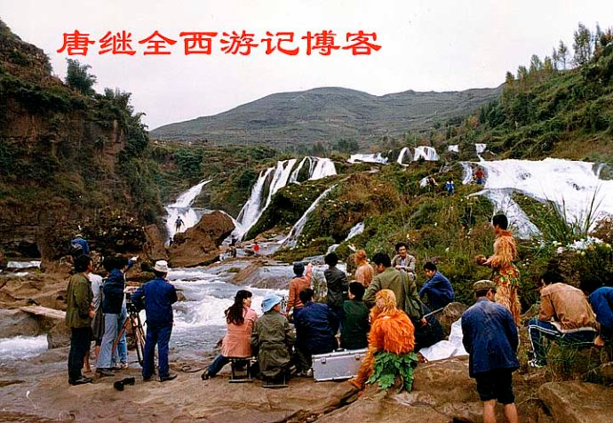 Ngoại cảnh Thủy Liêm Động ở Hoa Quả Sơn. (Cảnh quay tại thượng lưu thác Hoàng Quả Thụ, Quý Châu, 1984). Ngoại cảnh Thủy Liêm Động ở Hoa Quả Sơn. (Cảnh quay tại thượng lưu thác Hoàng Quả Thụ, Quý Châu, 1984).