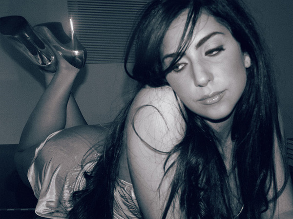 Nữ nhiếp ảnh Malgorzata Saniewska đã chụp Lady Gaga vào hè năm 2005. Khi ấy, ngôi sao nhạc pop vẫn lấy tên thật là Stefani Germanotta và đang làm cô hầu bàn trong nhà hàng.