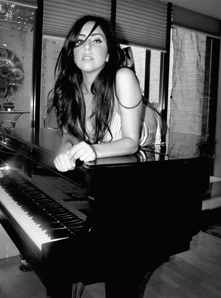 Tuy nhiên, Malgorzata kể rằng, con người Gaga vẫn không hề thay đổi khi gặp lại cô vào năm 2010. Nữ ca sĩ chủ động bắt chuyện hào hứng kể lại kỷ niệm ngày chụp hình.