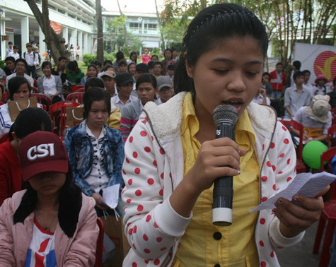 Khu vực tư vấn nhóm khoa học kỹ thuật, nông lâm, y dược… thu hút nhiều học sinh đến tham dự - Ảnh: Đoàn Cường