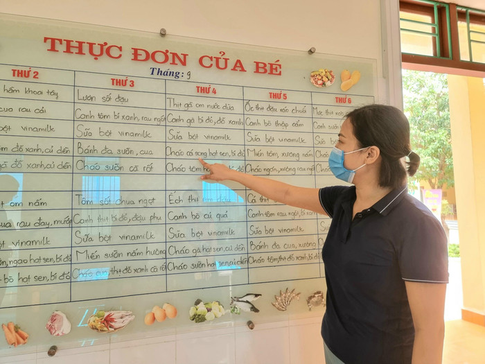 Thực đơn đảm bảo phong phú, dinh dưỡng cho trẻ phát triển thể chất (Ảnh: Phương Linh) Thực đơn đảm bảo phong phú, dinh dưỡng cho trẻ phát triển thể chất (Ảnh: Phương Linh)