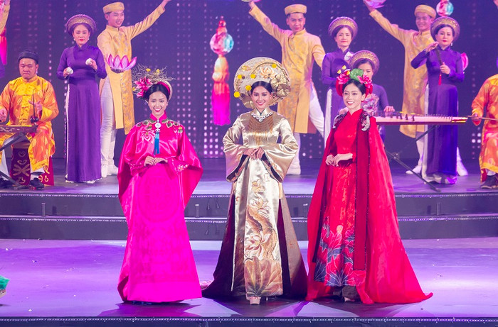 Sự xuất hiện của Hoa hậu Việt Nam 2018 Trần Tiểu Vy cùng hai á hậu là điểm nhấn cho chương trình nghệ thuật chào mừng thành công năm du lịch quốc gia 2018. (Ảnh: CTV) Sự xuất hiện của Hoa hậu Việt Nam 2018 Trần Tiểu Vy cùng hai á hậu là điểm nhấn cho chương trình nghệ thuật chào mừng thành công năm du lịch quốc gia 2018. (Ảnh: CTV)