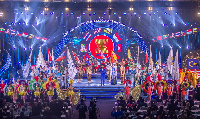 Chương trình nghệ thuật chào mừng thành công Năm Du lịch quốc gia 2018 (Ảnh: CTV) Chương trình nghệ thuật chào mừng thành công Năm Du lịch quốc gia 2018 (Ảnh: CTV)