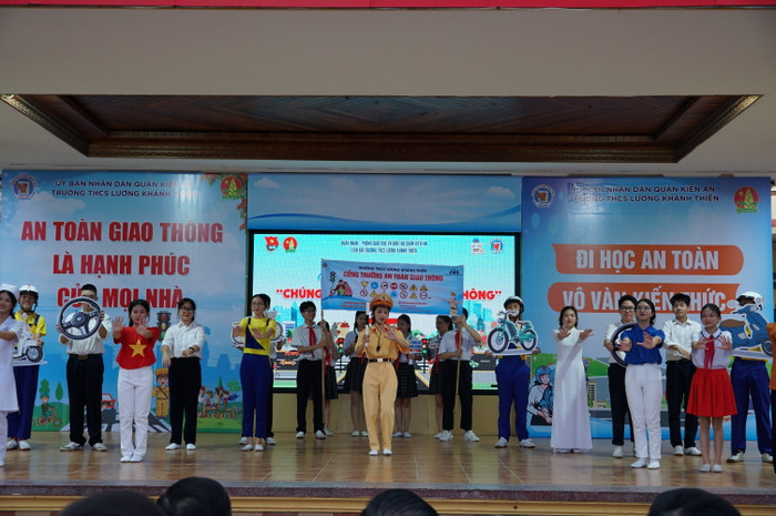 Các tiết mục văn nghệ tại chuyên đề (Ảnh: LT)