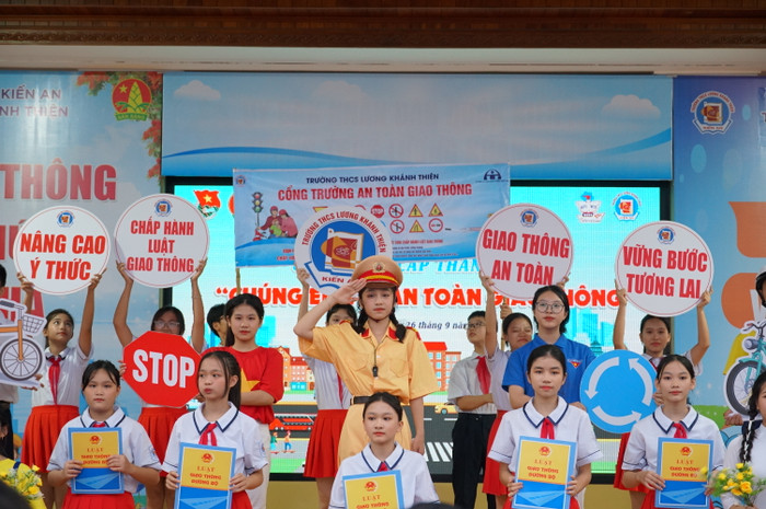 Chuyên đề &quot;Chúng em với An toàn giao thông&quot; của Trường THCS Lương Khánh Thiện diễn ra thành công tốt đẹp, nhận được sự đánh giá cao của các đại biểu (Ảnh: LT)
