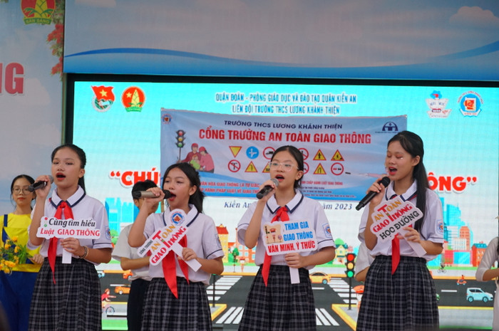 Các tiết mục văn nghệ tại chuyên đề (Ảnh: LT)