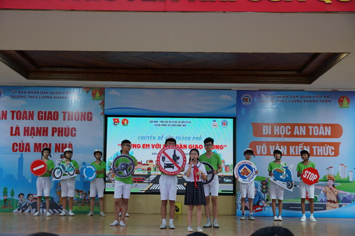 Các tiết mục văn nghệ tại chuyên đề (Ảnh: LT)