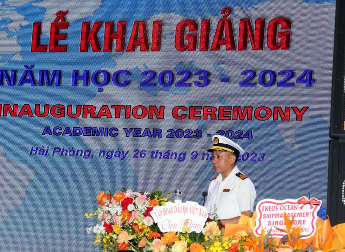 PGS.TS Phạm Xuân Dương – Hiệu trưởng Trường Đại học Hàng hải Việt Nam đọc diễn văn khai giảng năm học mới (Ảnh: LT) PGS.TS Phạm Xuân Dương – Hiệu trưởng Trường Đại học Hàng hải Việt Nam đọc diễn văn khai giảng năm học mới (Ảnh: LT)