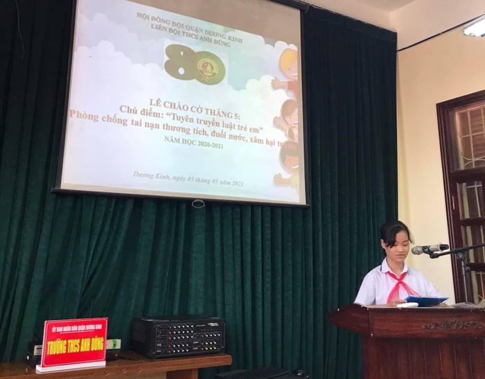 Bên cạnh việc hoàn thành mục tiêu 100% học sinh tham gia BHYT, trường Trung học cơ sở Anh Dũng tổ chức nhiều buổi hướng dẫn kỹ năng, chăm sóc sức khỏe giới tính cho học sinh (Ảnh: CTV) Bên cạnh việc hoàn thành mục tiêu 100% học sinh tham gia BHYT, trường Trung học cơ sở Anh Dũng tổ chức nhiều buổi hướng dẫn kỹ năng, chăm sóc sức khỏe giới tính cho học sinh (Ảnh: CTV)