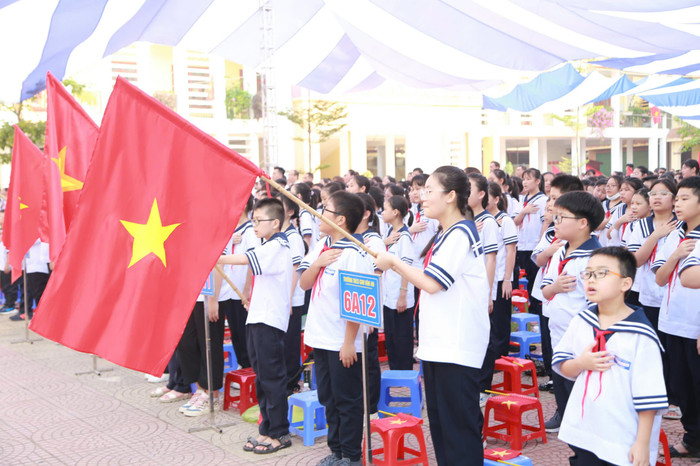 Trường Trung học cơ sở Chu Văn An tưng bừng khai giảng năm học mới (Ảnh: LT) GDVN_khai-giang-hp-8.jpg