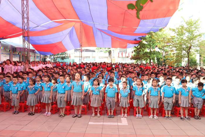 Học sinh Trường Tiểu học Chu Văn An hân hoan chào đón năm học mới (Ảnh: LT) GDVN_khai-giang-hp-6.jpg