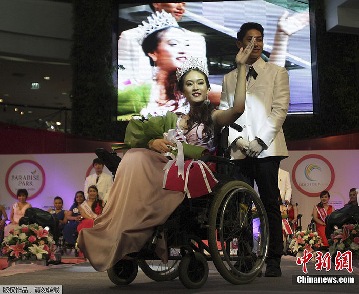 Tân hoa hậu Pattarawan Panitcha năm nay 21 tuổi, cô đăng quang Hoa hậu xe lăn Thái Lan 2012 tại trung tâm mua sắm Paradise Park, Băng Cốc. Hiện tại tân hoa hậu là sinh viên trường Đại học Thammasat, ngôi vị hoa hậu của Pattarawan là danh hiệu thứ hai kể từ khi cuộc thi này được tổ chức. Tân hoa hậu Pattarawan Panitcha năm nay 21 tuổi, cô đăng quang Hoa hậu xe lăn Thái Lan 2012 tại trung tâm mua sắm Paradise Park, Băng Cốc. Hiện tại tân hoa hậu là sinh viên trường Đại học Thammasat, ngôi vị hoa hậu của Pattarawan là danh hiệu thứ hai kể từ khi cuộc thi này được tổ chức.