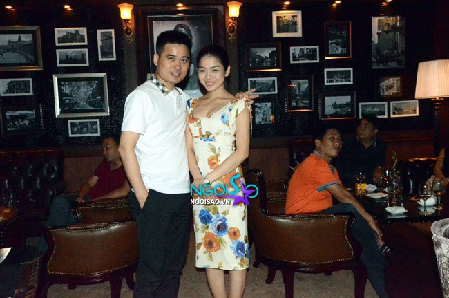 Tạo dáng chụp hình cùng những người bạn. Tạo dáng chụp hình cùng những người bạn.