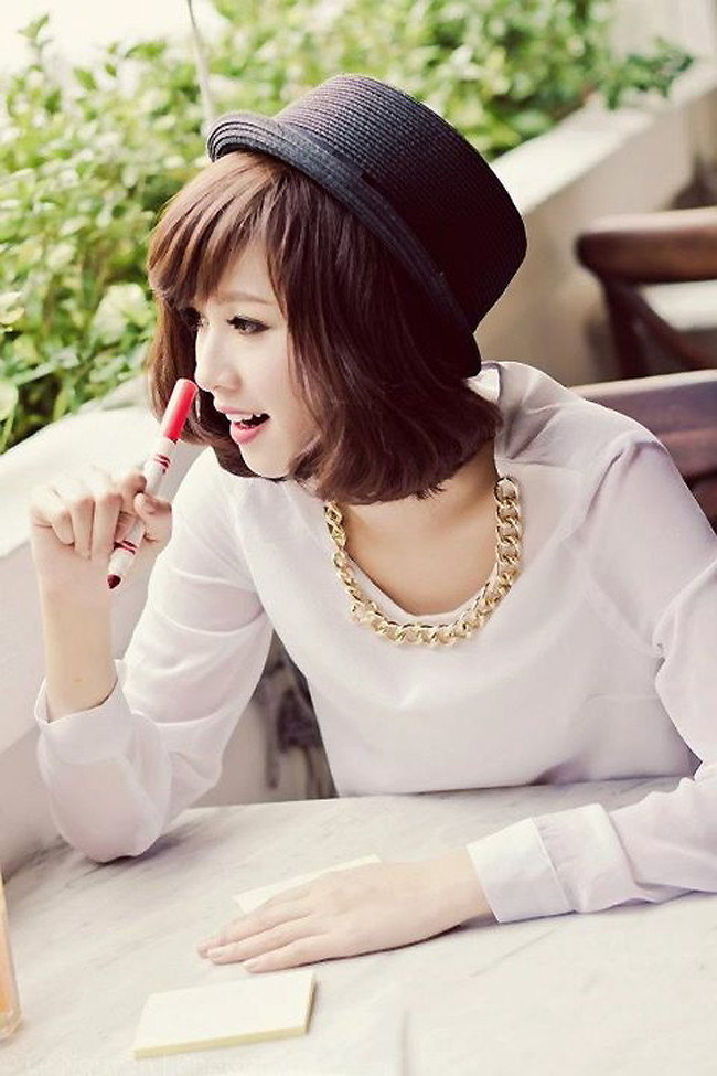 Cô là gương mặt trang bìa yêu thích của nhiều tạp chí dành cho tuổi teen.