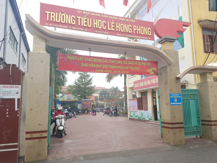 Trường Tiểu học Lê Hồng Phong gửi tin nhắn gây hiểu nhầm tới các bậc phụ huynh (Ảnh: Lã Tiến)