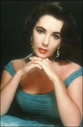 Trong những năm đỉnh cao sự nghiệp diễn xuất, vẻ đẹp của bà được coi là "không đối thủ". Có tìm đỏ mắt cũng không thấy đâu một mỹ nữ đẹp từ khuôn mặt, đến dáng người, vừa quyến rũ, vừa ẩn chứa sự mềm mại, ngọt ngào tuyệt vời đến vậy. Xem thêm: Angela Baby : Mỹ nhân "dao kéo" đẹp nhất điện ảnh Hoa ngữ