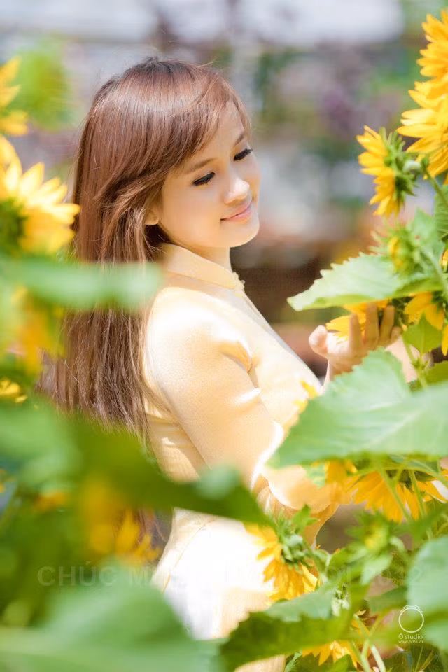 Khó khăn lắm mới bắt gặp một bộ ảnh thiếu nữ áo dài đẹp ngọt ngào, tươi tắn đến thế.