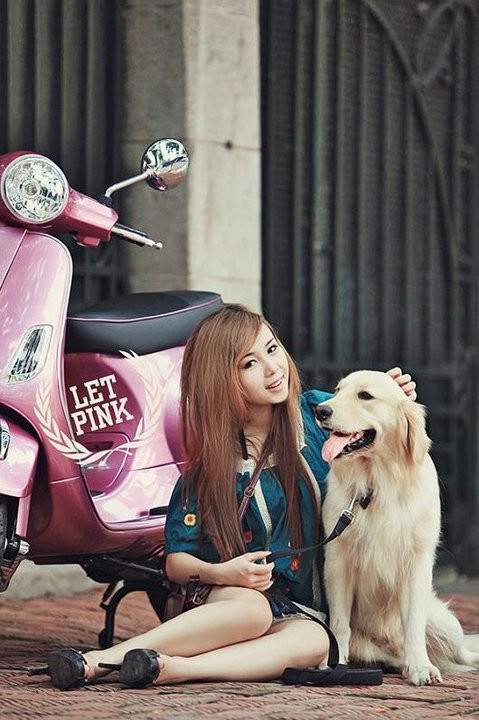 Không chỉ yêu thích thời trang, Linh Bis còn rất gần gũi với thú cưng.