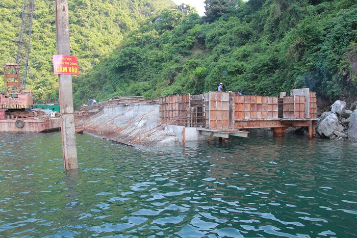 Vùng lõi Di sản thiên nhiên thế giới vịnh Hạ Long đang bị bê tông hóa (Ảnh: Lã Tiến) Vùng lõi Di sản thiên nhiên thế giới vịnh Hạ Long đang bị bê tông hóa (Ảnh: Lã Tiến)