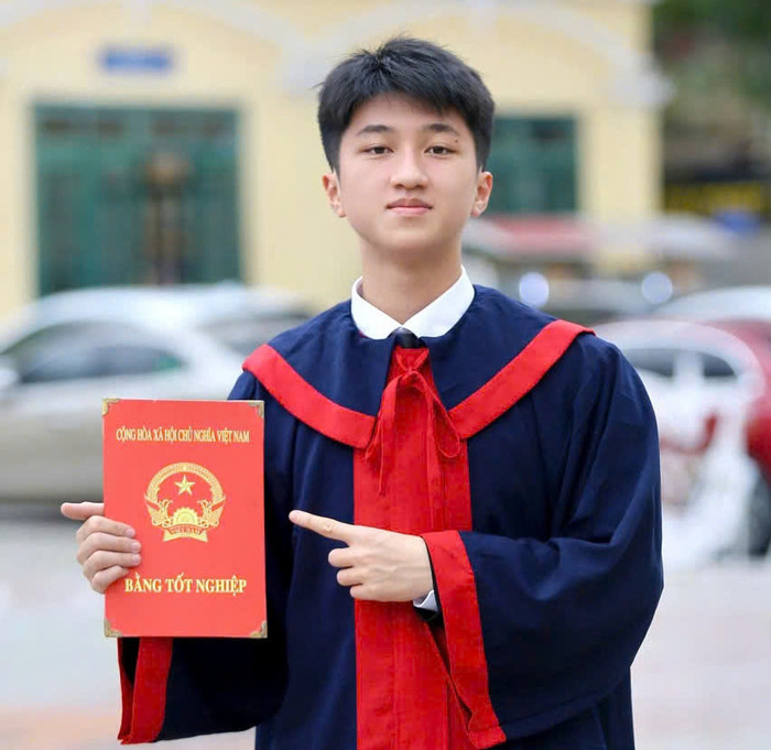 Bí quyết chinh phục học bổng của nam sinh là tìm ra đam mê của bản thân và kiên trì theo đuổi nó đến cùng. (Ảnh: NVCC) hai-binh-2.jpg