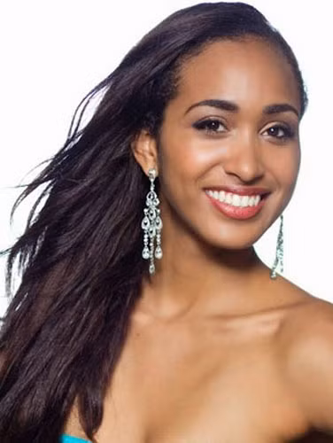 Hoa hậu Jamaica - Deanna Robins, 21 tuổi, cao 1.78m, sinh viên ngành sinh học môi trường ở Kingston.