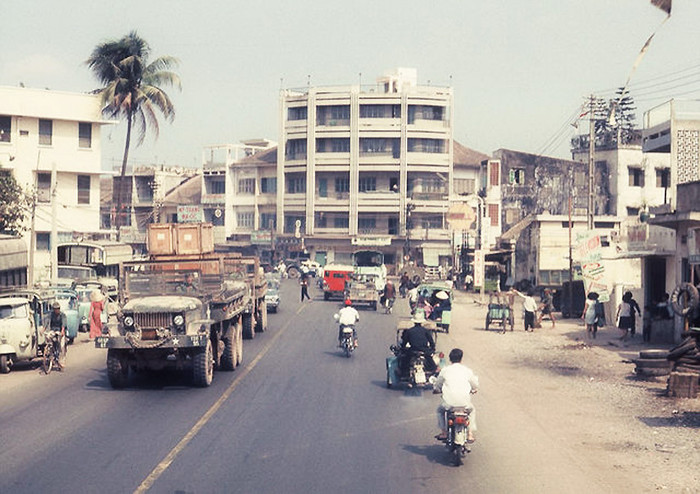 Ngã tư Phú Nhuận, bên trái ảnh là BV Cơ Đốc. Ảnh. Darrel Lang. Ngã tư Phú Nhuận, bên trái ảnh là BV Cơ Đốc. Ảnh. Darrel Lang.