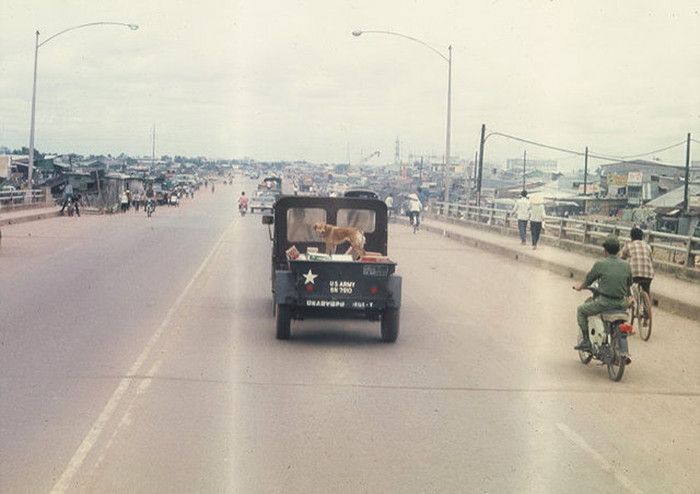 Nay là cầu Điện Biên Phủ. Ảnh. Darrel Lang. Nay là cầu Điện Biên Phủ. Ảnh. Darrel Lang.