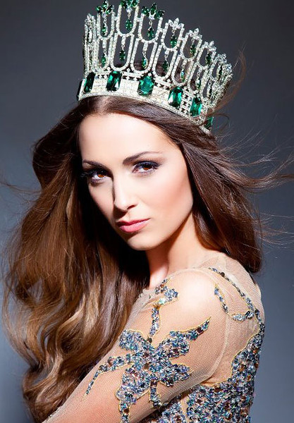 Hoa hậu Ireland – Rebecca Maguire, 20 tuổi, cao 1.79m, cô là sinh viên năm hai thuộc chuyên ngành dược. Hoa hậu Ireland – Rebecca Maguire, 20 tuổi, cao 1.79m, cô là sinh viên năm hai thuộc chuyên ngành dược.