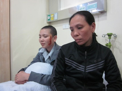 'Quái thú' trên mặt, ngực thiếu nữ nhiễm trùng