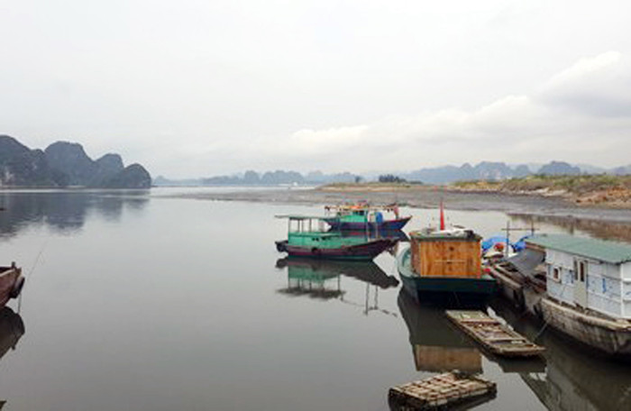 Siêu dự án triệu tỉ đồng nằm bên vịnh Bái Tử Long đến nay vẫn chỉ là bãi đất trống (Ảnh: Lã Tiến) Siêu dự án triệu tỉ đồng nằm bên vịnh Bái Tử Long đến nay vẫn chỉ là bãi đất trống (Ảnh: Lã Tiến)