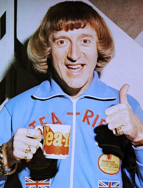 Nạn nhân nhỏ nhất của Jimmy Savile là một bé gái 8 tuổi. Nạn nhân nhỏ nhất của Jimmy Savile là một bé gái 8 tuổi.