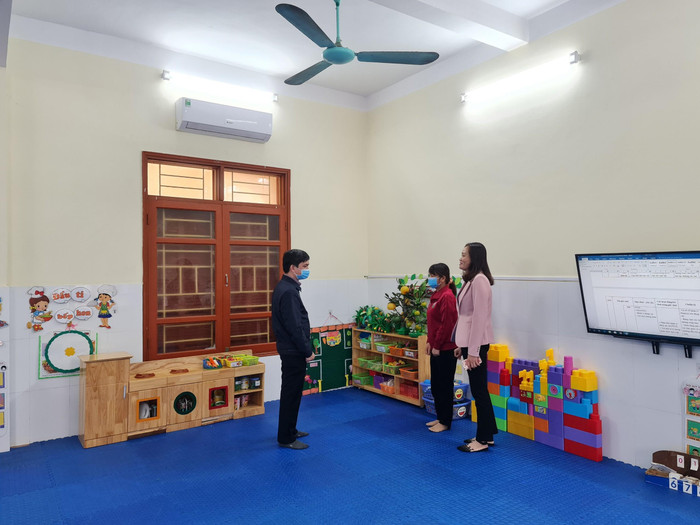 Lãnh đạo Phòng Giáo dục và Đào tạo huyện Thủy Nguyên đi kiểm tra công tác chuẩn bị đón học sinh trở lại tại Trường mầm non Thủy Đường (Ảnh: Lã Tiến) Lãnh đạo Phòng Giáo dục và Đào tạo huyện Thủy Nguyên đi kiểm tra công tác chuẩn bị đón học sinh trở lại tại Trường mầm non Thủy Đường (Ảnh: Lã Tiến)