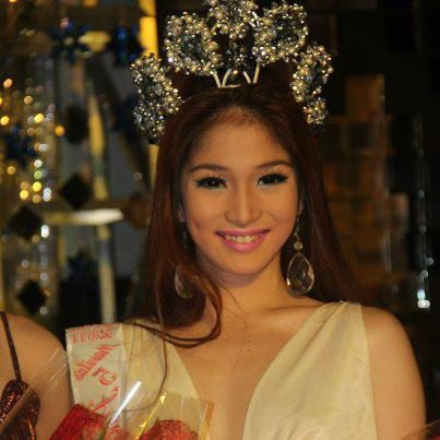 Kevin Balot Balot có má lúm và răng khểnh dễ thương và duyên dáng.