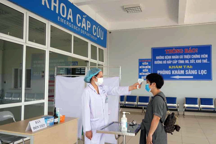 Các sinh viên trường y, dược tại Hải Phòng tình nguyện tham gia các chốt phòng, chống dịch Covid-19 (Ảnh: CTV)