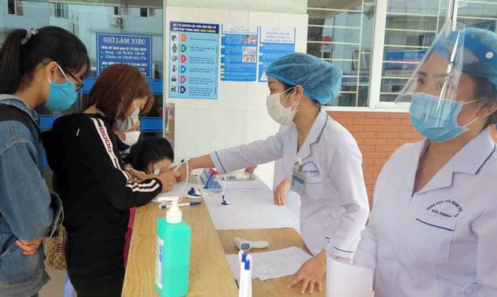 Nhiều sinh viên trường y, dược tại Hải Phòng không ngại khó, ngại khổ trên tuyến đầu chống &quot;giặc&quot; Covid-19 (ảnh: CTV)