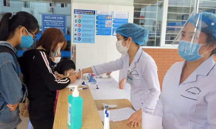 Nhiều sinh viên trường y, dược tại Hải Phòng không ngại khó, ngại khổ trên tuyến đầu chống "giặc" Covid-19 (ảnh: CTV)