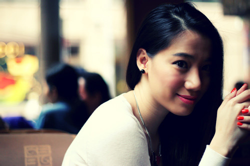 Chung Thục Quyên mũi lớn: Điều này thể hiện rất rõ trên khuôn mặt Chung Thục Quyên. Xem thêm: Diện sơ mi đẹp như Thanh Hằng/ Bộ sưu tập váy xinh chào hè 2012.