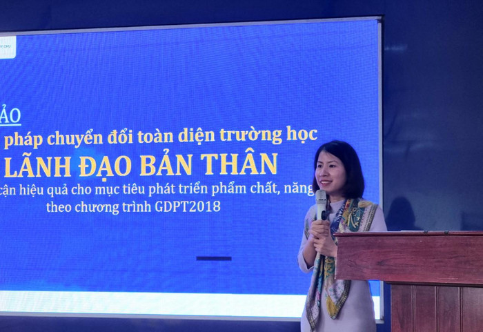 Diễn giả Phan Thị Hồng Dung chia sẻ quan điểm của các nhà quản trị doanh nghiệp (Ảnh: Phương Linh) Diễn giả Phan Thị Hồng Dung chia sẻ quan điểm của các nhà quản trị doanh nghiệp (Ảnh: Phương Linh)