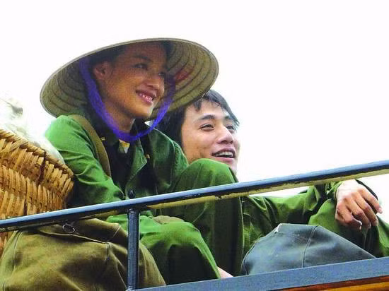 Thư Kỳ với vai Tinh Vũ. Thư Kỳ với vai Tinh Vũ.