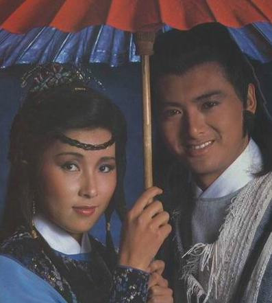 Lệnh Hồ Xung và Nhậm Doanh Doanh của Châu Nhuận Phát – Trần Tú Châu, 1984. Lệnh Hồ Xung và Nhậm Doanh Doanh của Châu Nhuận Phát – Trần Tú Châu, 1984.