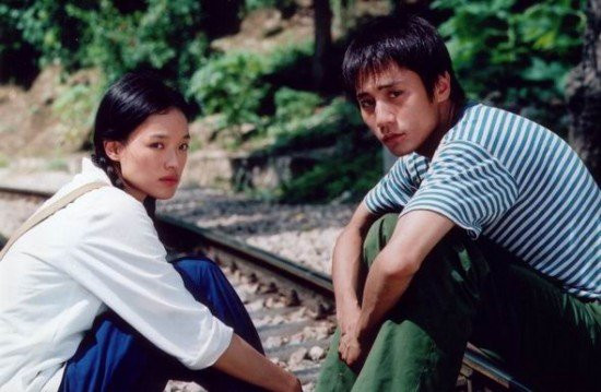Thư Kỳ trong vai Tinh Vũ - một trí thức làm việc trong quân đội với phim Mỹ Nhân Thảo. Thư Kỳ trong vai Tinh Vũ - một trí thức làm việc trong quân đội với phim Mỹ Nhân Thảo.