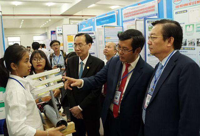 Phụ huynh nghi ngờ việc chấm thẩm định cuộc thi khoa học kỹ thuật năm học 2018-2019 chưa khách quan (Ảnh: moet.gov.vn) Phụ huynh nghi ngờ việc chấm thẩm định cuộc thi khoa học kỹ thuật năm học 2018-2019 chưa khách quan (Ảnh: moet.gov.vn)