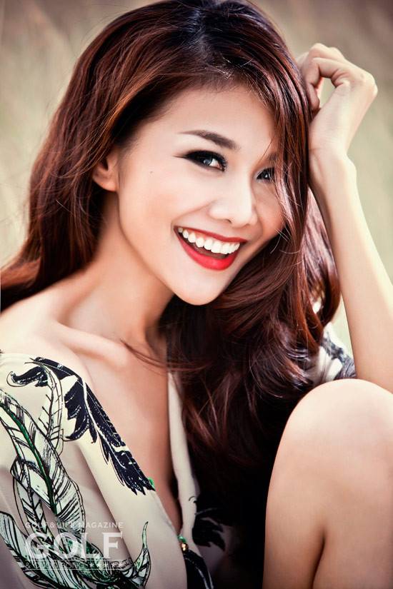 Nụ cười "ăn tiền" kể cả trên sàn catwalk lẫn trong điện ảnh của chân dài 1m76. Xem thêm: Phong cách thời trang Sao Việt / Mix đồ cá tính cho quý cô công sở. Nụ cười "ăn tiền" kể cả trên sàn catwalk lẫn trong điện ảnh của chân dài 1m76. Xem thêm: Phong cách thời trang Sao Việt / Mix đồ cá tính cho quý cô công sở.