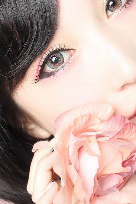 Khéo léo điểm tô cho đôi mắt, bạn sẽ có được cửa sổ tâm hồn làm chao đảo hàng triệu đấng mày râu. (Ảnh: H) Xem thêm: Lên đời nhan sắc nhờ trang điểm. Khéo léo điểm tô cho đôi mắt, bạn sẽ có được cửa sổ tâm hồn làm chao đảo hàng triệu đấng mày râu. (Ảnh: H) Xem thêm: Lên đời nhan sắc nhờ trang điểm.